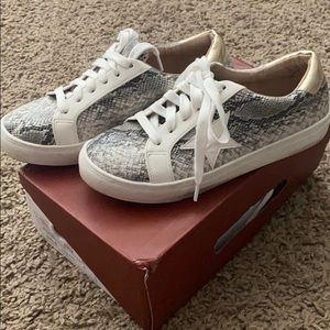 Snake skin shoes like new